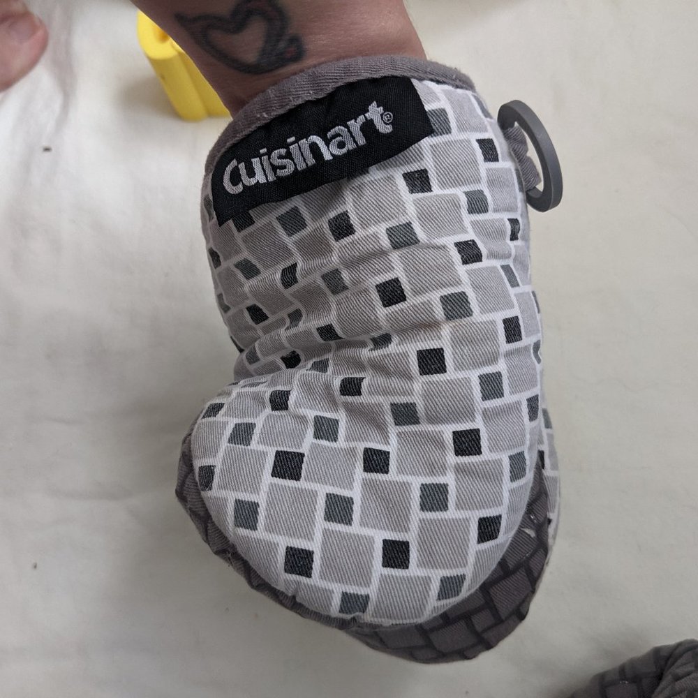 Cuisinart short pot holders